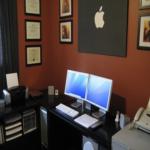 "آبل"تحقق مع أحد موظفيها لعمله 20 دقيقة إضافية